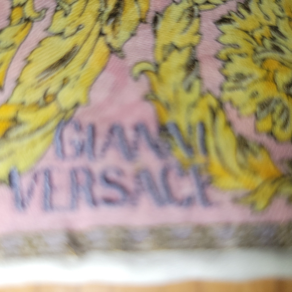 💥SALE!!! VERSACE vintage scarf large handkerchief - Picture 4 of 4
